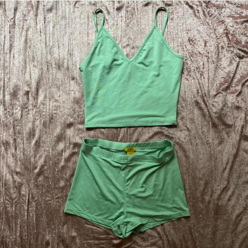 Matching set Crop Top & Shorts